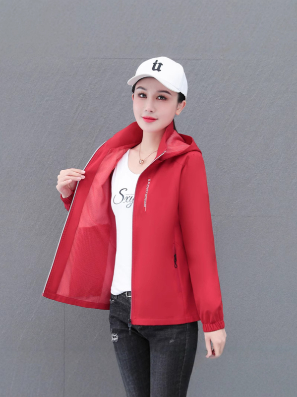 Ženski slim-fit jakna-palto s odvojivom kapom, stojeći ovratnik, zatvarač, tekstna natpis, poliester, srednja duljina