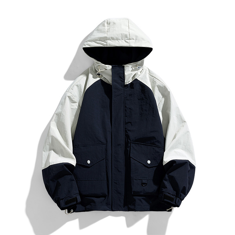 Vyrinė gobtuvinė striukė iš tankaus poliesterio, ilgomis rankovėmis, įprasto ilgio, užtrauktukas