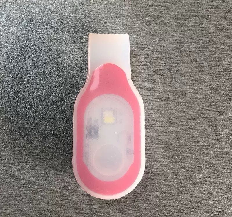 LED silikoninis magnetinis lempos laikiklis – baterijų LED šviesa, rankinis įkrovimas, veikimo diapazonas iki 50 m, tinkamas žygiams, stovyklavimui ir naktiniam važiavimui