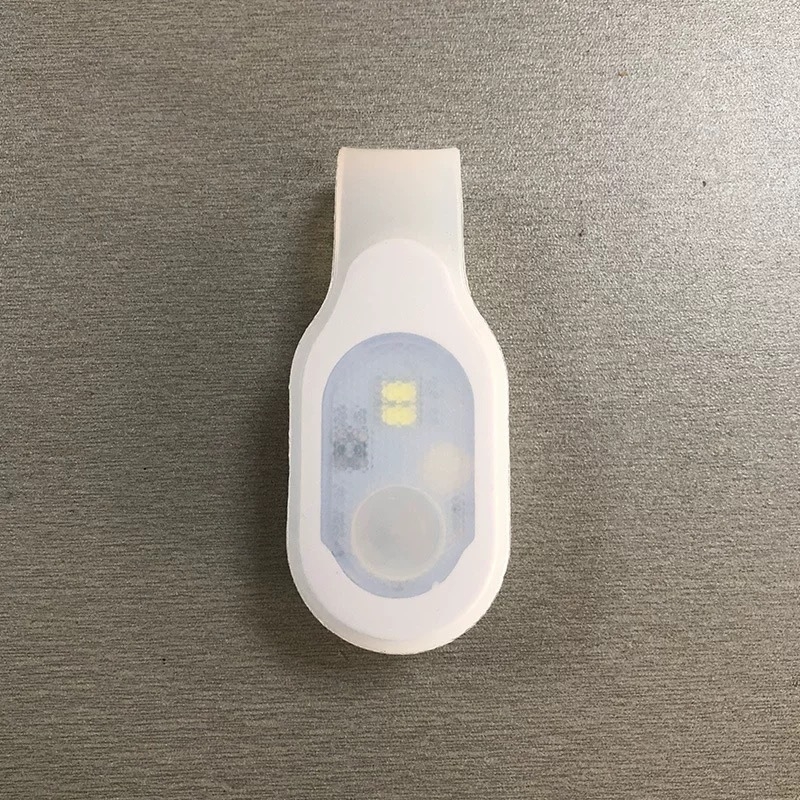 LED silikoninis magnetinis lempos laikiklis – baterijų LED šviesa, rankinis įkrovimas, veikimo diapazonas iki 50 m, tinkamas žygiams, stovyklavimui ir naktiniam važiavimui