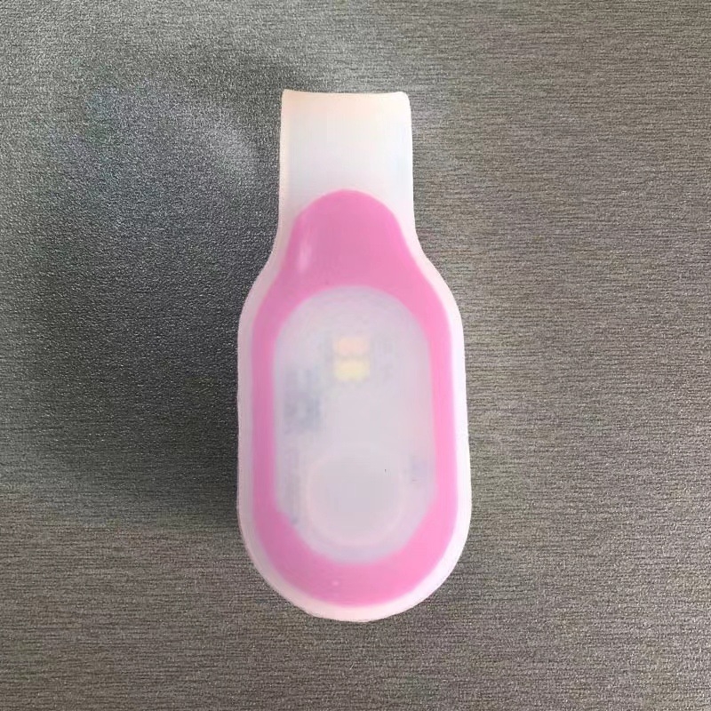 LED silikoninis magnetinis lempos laikiklis – baterijų LED šviesa, rankinis įkrovimas, veikimo diapazonas iki 50 m, tinkamas žygiams, stovyklavimui ir naktiniam važiavimui