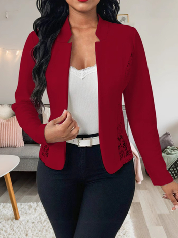 Slim-fit дантелен кардиган в стил костюм с яка за костюм, дълги ръкави, полиестер-еластанова смес.