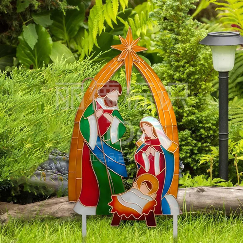 Geležinė Kalėdinė kiemo skulptūra – laimingos šeimos iš trijų asmenų figūra, lazeriu išpjauta, kategorija: personažai, tinkama kiemui, biurui ir šventyklai