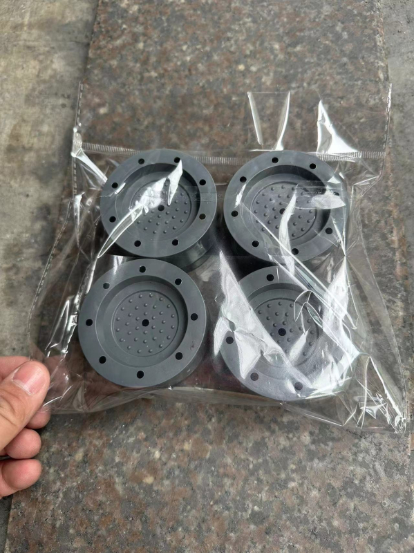 Skalbiamosios mašinos kojų pagalvėlės — neslidžios, slopina vibracijas, aukštinimo kilimėliai, iš plastiko; modernus minimalistinis stilius