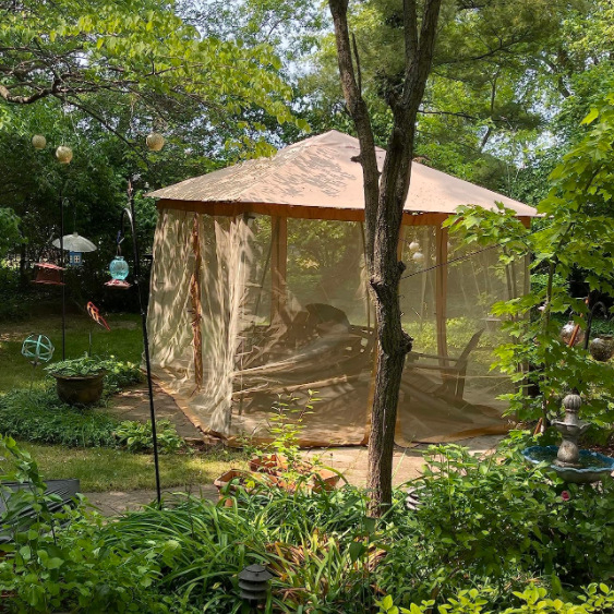 Āra moskītu tīklu teltis ar vienslāņu piramīd formu, ārējais materiāls no poliesteru, elpojošs tīkls, ūdensnoturība 1000-1500 mm