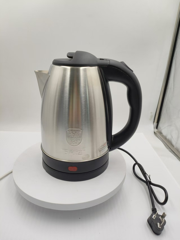 Електрически чайник с гравирано лого, постоянна температура, обем 2 л+, мощност 1000–1500 W, 360° база