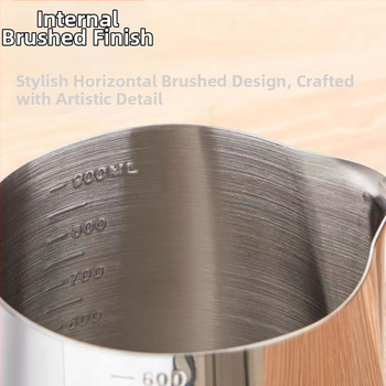 Latte art kanne iš nerūdijančio plieno su matavimo skale ir smaigiu snapu