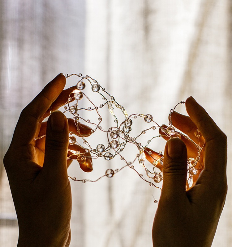 Rézdrótos LED-füzér, 20 LED, IP43, 1500 lm, gombos akkumulátorról működik, elektronikus lámpasorozat