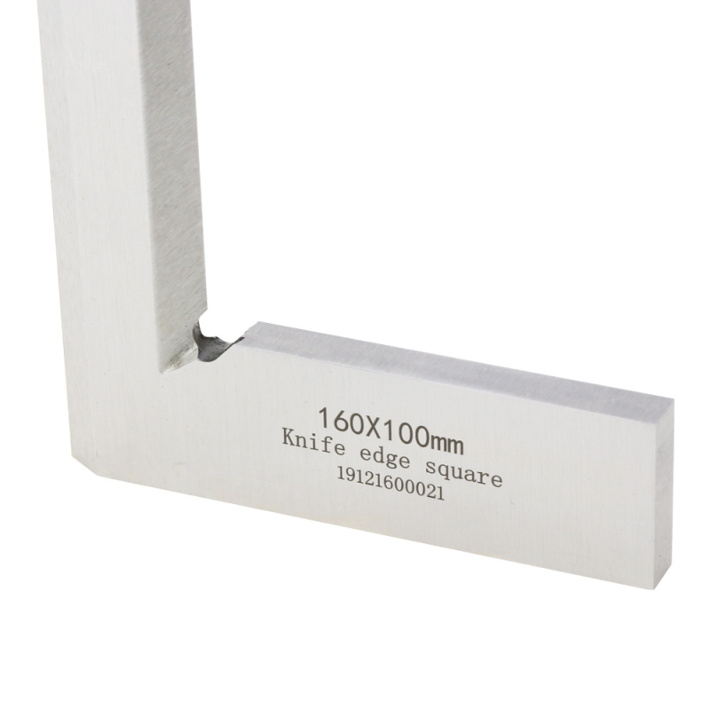 Τετράγωνος γωνιακός χάρακας με κοπτικό άκρο από ανθρακούχο ατσάλι, 75–600 mm, 90° διαβάθμιση