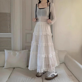 Γυναικεία φούστα Α-γραμμής τύπου tutu, μεσαίου μήκους, τσαλακωμένος υφαντός ιστός, κύριο υλικό: 90–95% αναγεννημένη κυτταρίνη ίνα, δεύτερη σύνθεση <30%, καλοκαίρι 2025