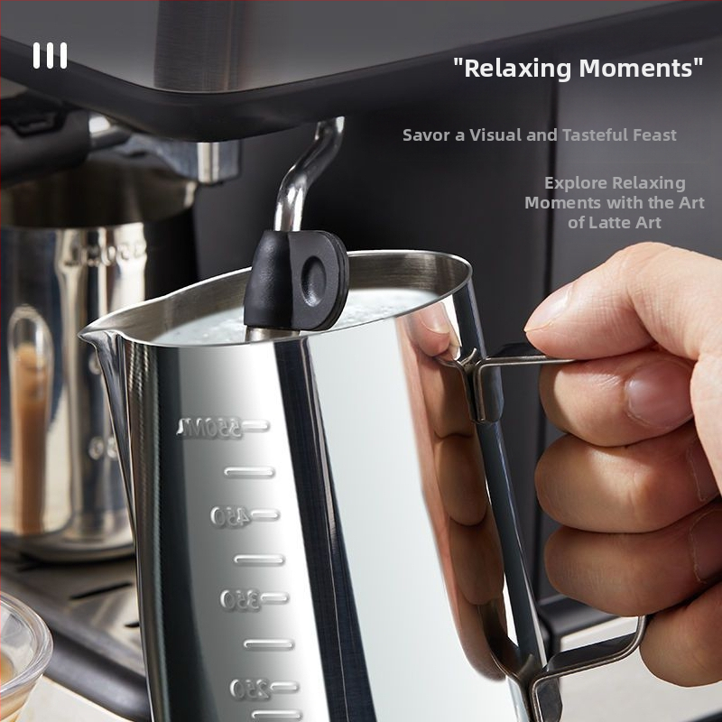 Питчър за latte art с мащаб и тясна дюза за излив
