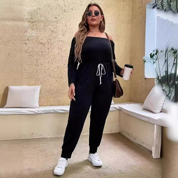 Φόρμα ολόσωμη με ανοιχτούς ώμους, ελαστική μέση με αντίθετο κορδόνι στη μέση, στενά παντελόνια, πλισέ λεπτομέρεια, Milk Silk ύφασμα