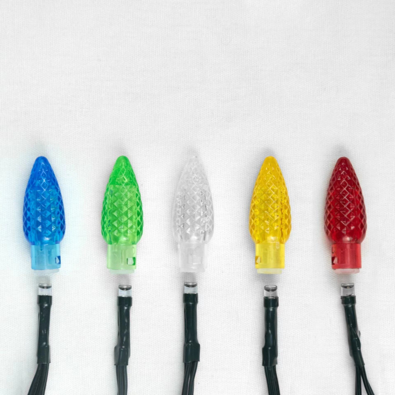 Fenyőtoboz alakú LED-gyertyasor beltéri és kültéri dekorációhoz – meleg fény, IP44, 4.5V, 0.6W, XM1991982