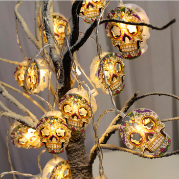 Хелоуин гирлянда със скелет и призрак, мотиви тиква и паяжина, абстрактен дизайн; захранване от батерия и USB, управление с бутон, ниско напрежение ≤36V