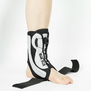 Νάρθηκας αστραγάλου με περιστρεφόμενο ρυθμιζόμενο σχέδιο, προστασία φτέρνας, τετραπλό ελατήριο υποστήριξης, στερέωση υπό πίεση, κατά του διαστρέμματος