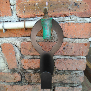 Σιδερένιο Άγκιστρο για Πιστόλι Πλυσίματος Αυτοκινήτου και Τηλεσκοπικό Σωλήνα Νερού — Αποθήκευση Κήπων και Στήριξη Βρύσης, Μέγιστο Φορτίο 10–15 kg