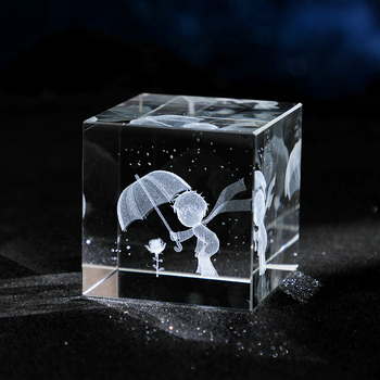 Graviruotas borosilikatino stiklo stalinis papuošalas