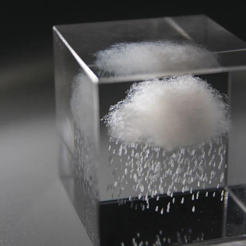 Graviruotas borosilikatino stiklo stalinis papuošalas