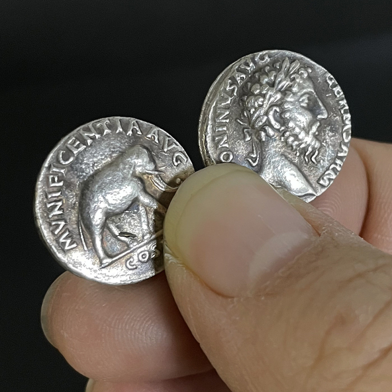 Κολιέ από χαλκό με αρχαίο ρωμαϊκό κέρμα σε κλασικό στυλ, κρεμαστό με Μάρκο Αυρήλιο, ηλεκτροπλακωμένο και χυτό