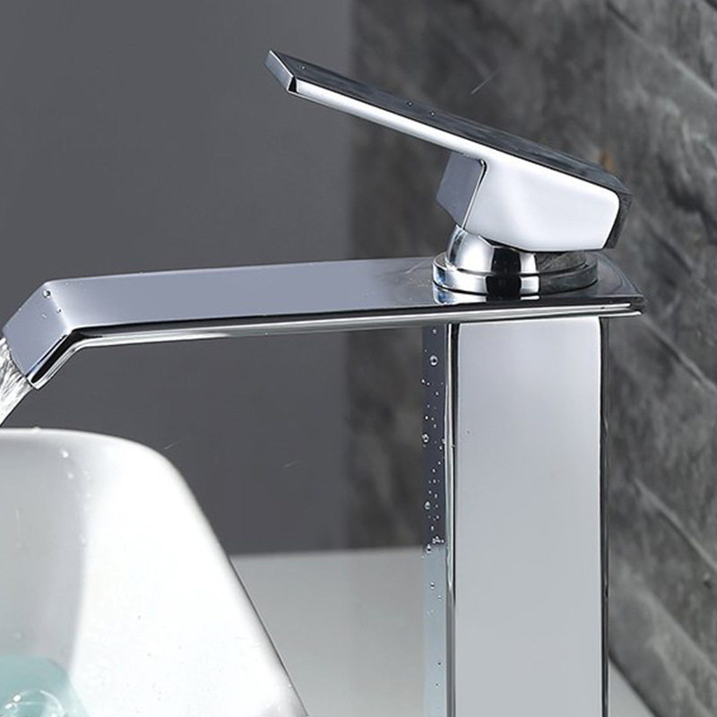 Vannas izlietnes maisītājs, vara, pacelamā rokturis, keramiska diska vārsts, slīpēts pārklājums, mūsdienīgs minimālisma stils