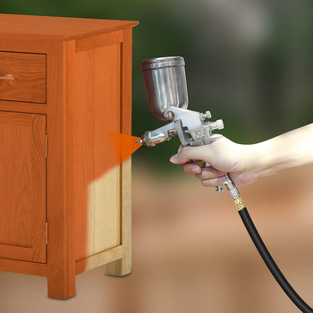 Pneumatinė purškimo pistelė automobilių baldams, modelis F-75g su viršutinėmis ir apatinėmis talpyklomis; talpa 400 ml; purškimo skylės 1.3/1.5/1.8 mm; darbo slėgis 4.0 bar; purškimo nuotolis 200 mm