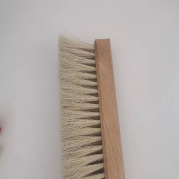 Ξύλινη βούρτσα για παλτά με τρίχες αλόγου – εργαλείο καθαρισμού ενδύματος από τη μάρκα Baimu Lijia