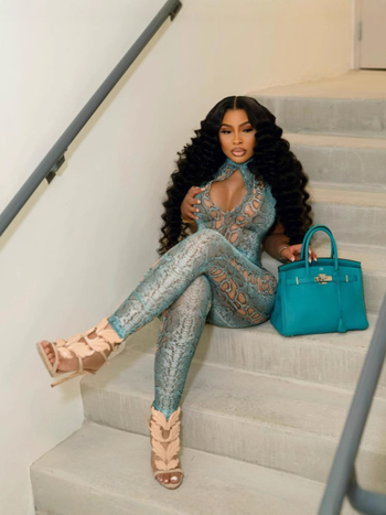 Γυναικείος ολόσωμος jumpsuit με halter λαιμό, διάτρητο σχέδιο, ζωικό print, χωρίς μανίκια, κοντά παντελόνια