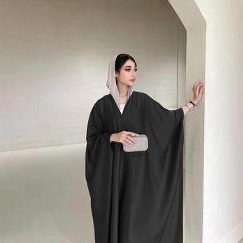 Μακριά ρόμπα με μανίκια τύπου φτερού, πολυεστέρας με σπαντεξ, ραφή με περιθώριο, άνοιξη 2024