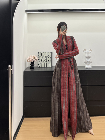 Μακριά πλισέ εκτυπωμένη ρόμπα από πολυεστέρα, κύριο περιεχόμενο υφάσματος πάνω από 95%, μακριά μανίκια