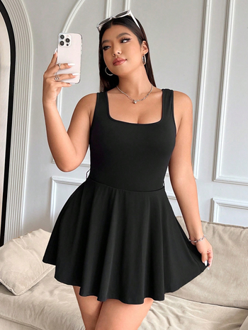 Γυναικείο φόρεμα σε plus size, απλό και κομψό στυλ, Α-γραμμή κοντό φόρεμα, τετράγωνο ντεκολτέ, χωρίς μανίκια, ψηλή μέση, μονοχρωμο ύφασμα πολυεστέρα-σππαντέξ