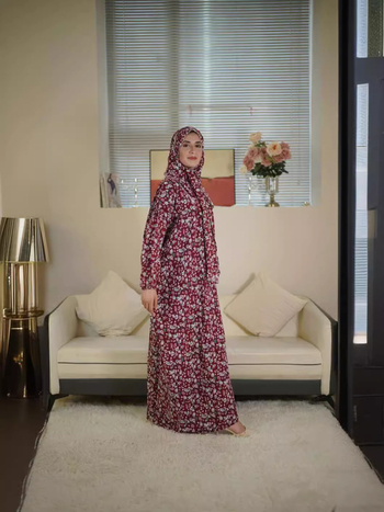 Дълга роба с флорален принт, вискозна материя (95%+), шал-яка, дълги ръкави, прав силует