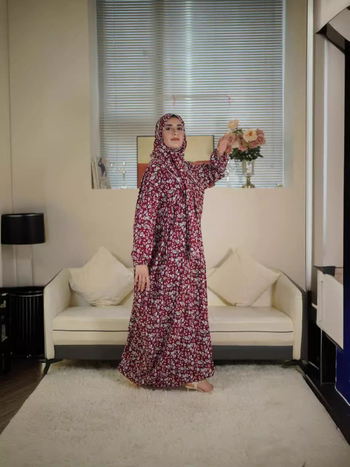 Дълга роба с флорален принт, вискозна материя (95%+), шал-яка, дълги ръкави, прав силует