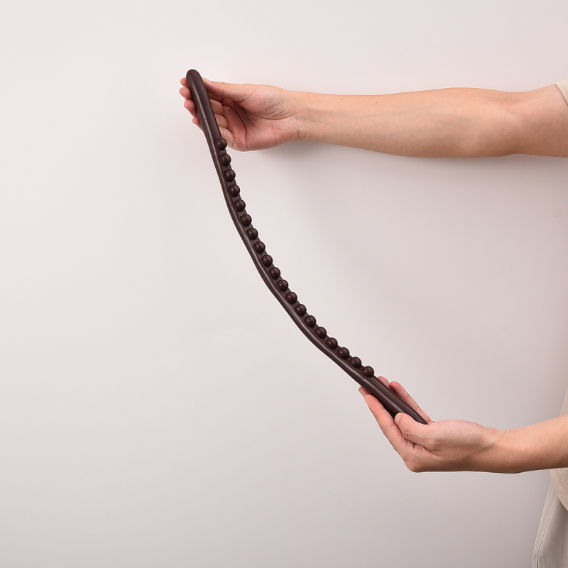 Medinė masažo lazdelė su 19 karoliukų visam kūnui – mechaninis valdymas, apvali masažo galvutė, be energijos tiekimo, besikeičiantis greitis