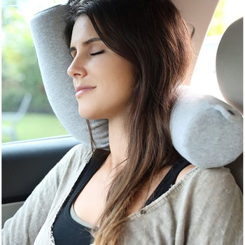 Kaklo pagalvė su U forma, atminties putos užpildas, grynos medvilnės užvalkalas, aukštis 5,1–10 cm, svoris 470 g.