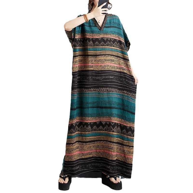 Rochie midi din bumbac și in, în dungi, stil retro-literar, decolteu în V, talie lejeră, mâneci de tip bat, croi tridimensional