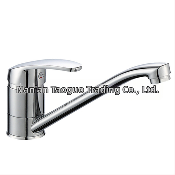 Кухненски смесител с въртящ се дизайн, гореща и студена вода, монтиран на мивката, керамичен картридж, модел TG-3524111, диаметър на седалката 40 мм, вход/изход 20 мм