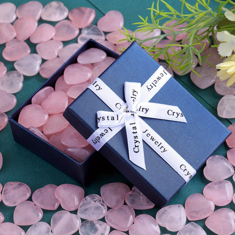 Širdies formos kristalo akmuo dovanų dėžutėje (Independent; popierius/kartonas; Vasara 2024)
