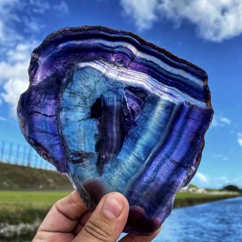 Флуоритова кристална пластина – гравирано, ръчна изработка, модерен минималистичен стил, персонализация по избор