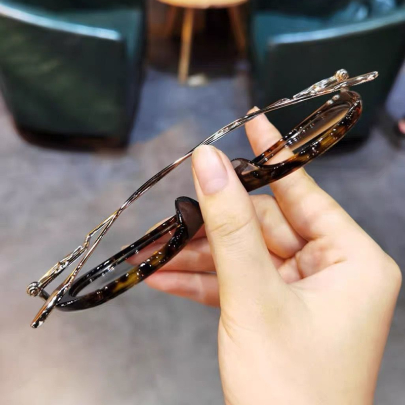 Okuliare na čítanie, rám cat-eye, šošovky z živice s ochranou proti modrému svetlu, plný rám, konštrukcia z plastu a kovu