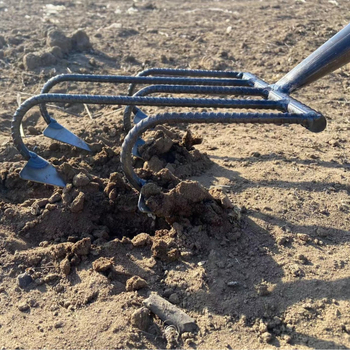 Trikampė sodo kastuvė su penkiais dantimis – aštri daugdantis įrankis, mangano plienas, sustiprinta konstrukcija arimui ir dirvos laisvinimui