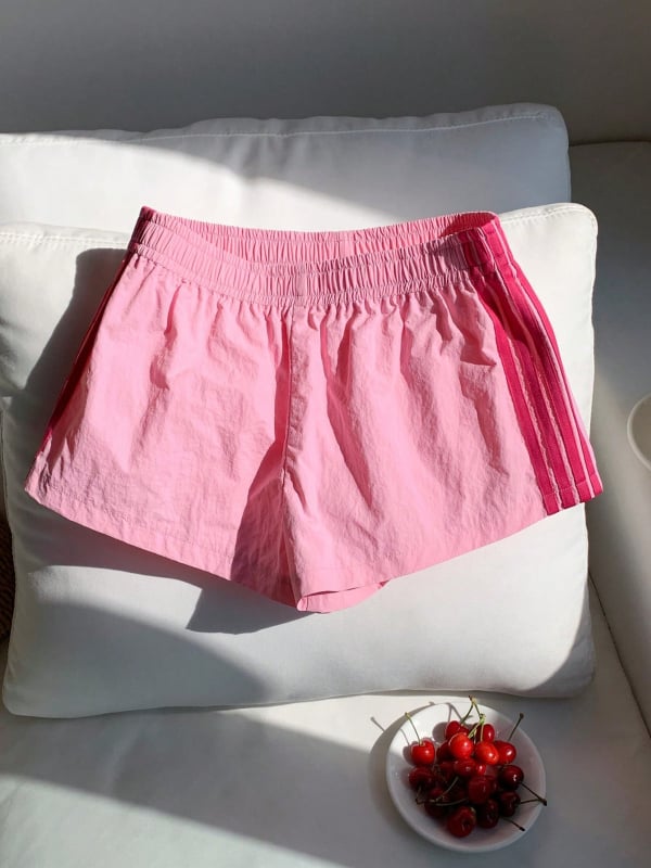 Női lazán szabott sport-casual nadrág, 3/4 hosszú, középmagas derékkal, szövött poliészter anyag 95%+