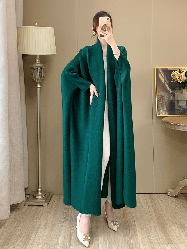 Ilga moteriška vėjinė striukė - apykaklė, laisvas kirpimas, poliesterio elastano mišinys, vienos spalvos, ilgis virš 100 cm, sparno tipo rankovės