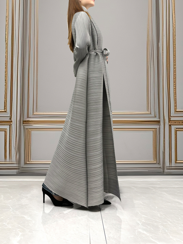 Abaja ilgas moterų striukė, poliesteris, laisvas kirpimas, apykaklė, ilgos rankovės, raištelių užsegimas