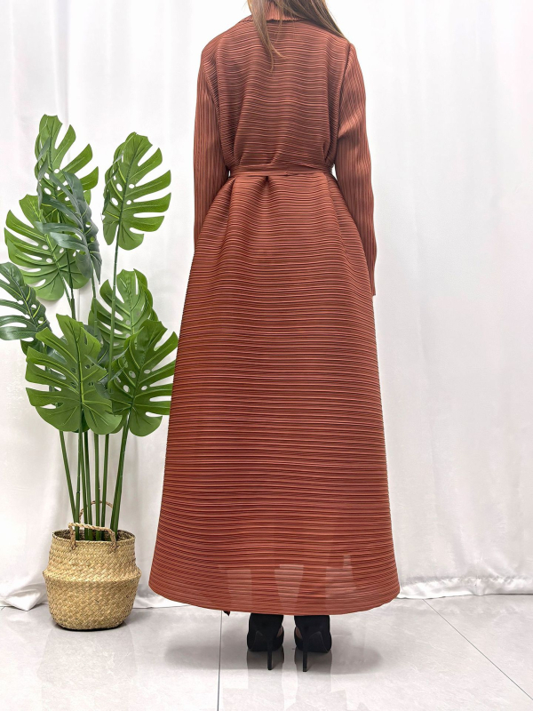 Abaja ilgas moterų striukė, poliesteris, laisvas kirpimas, apykaklė, ilgos rankovės, raištelių užsegimas