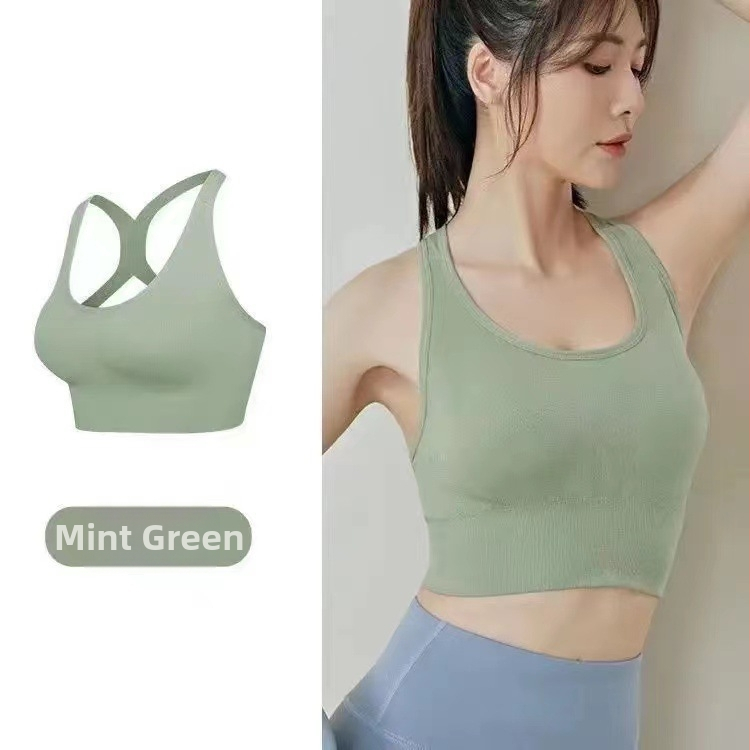 Nailoninis sportinis viršelis krūtinei be petnešių, 3/4 taurė, vidutinio formavimo, kvėpuojantis, sugeria prakaitą, moterims