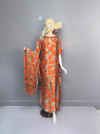 Μακριά ρόμπα μουσουλμανική με εκτύπωση σε σατέν‑ομοιότυπο μεταξιού, μανίκια τύπου μπατ, 3/4 μανίκια, 95% πολυεστέρας, Καλοκαίρι 2024