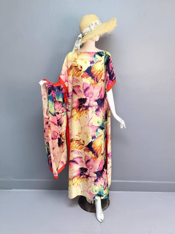 Γυναικεία μακριά ρόμπα-φόρεμα από συνθετικό σατέν, 95% πολυεστέρας, εκτύπωση, μανίκια 3/4, μακριά φούστα