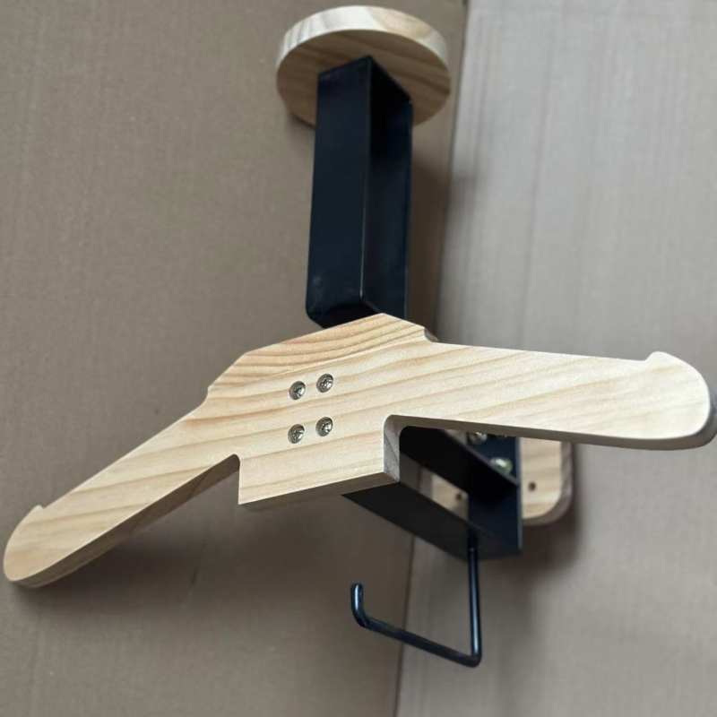 Fából készült taktikai berendezés tároló — falra szerelhető rendőrségi felszerelés és motorkerékpár sisak tároló, egyrétegű kialakítás, modern minimalista stílus