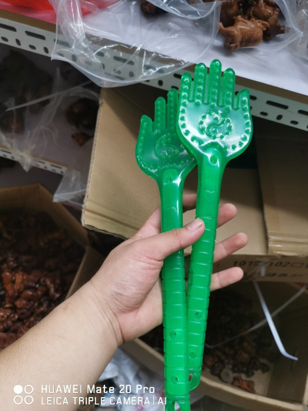 Medinis masažo plaktukas su oro pagalvėmis ir silikono masažo galvutėmis — mechaninis valdymas, kintama greitis, skirtas galvai, kaklui, nugarai, juosmeniui, klubams, kojoms ir pėdoms