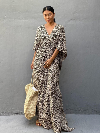 Leopardų spaudinio paplūdimio uždangalio marškiniai, laisvas kirpimas, saulės apsaugos dizainas, audinys Rayon su medvilnės pamušalu, 300 g MB255